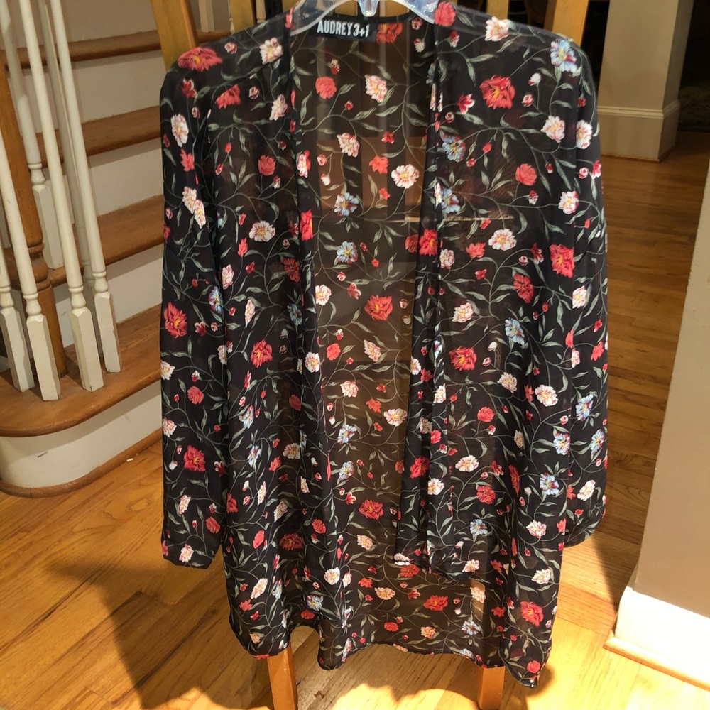 Women’s floral kimono os
